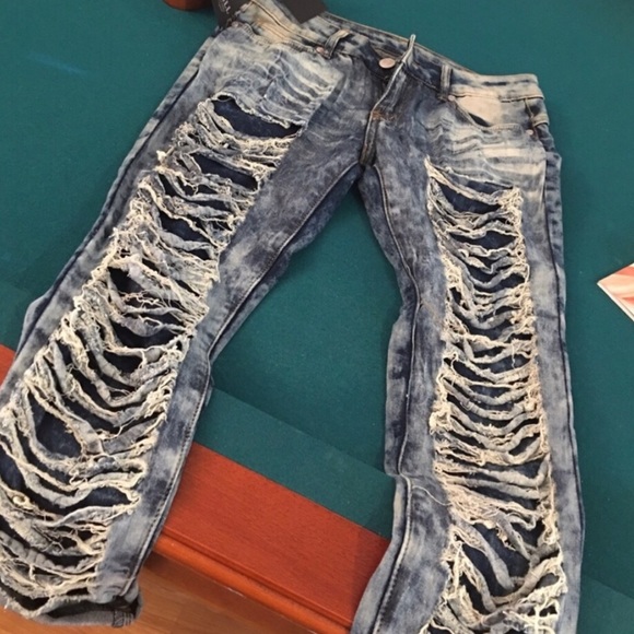Denim - 🎉SALE🎉New Distressed Denim Jeans💙